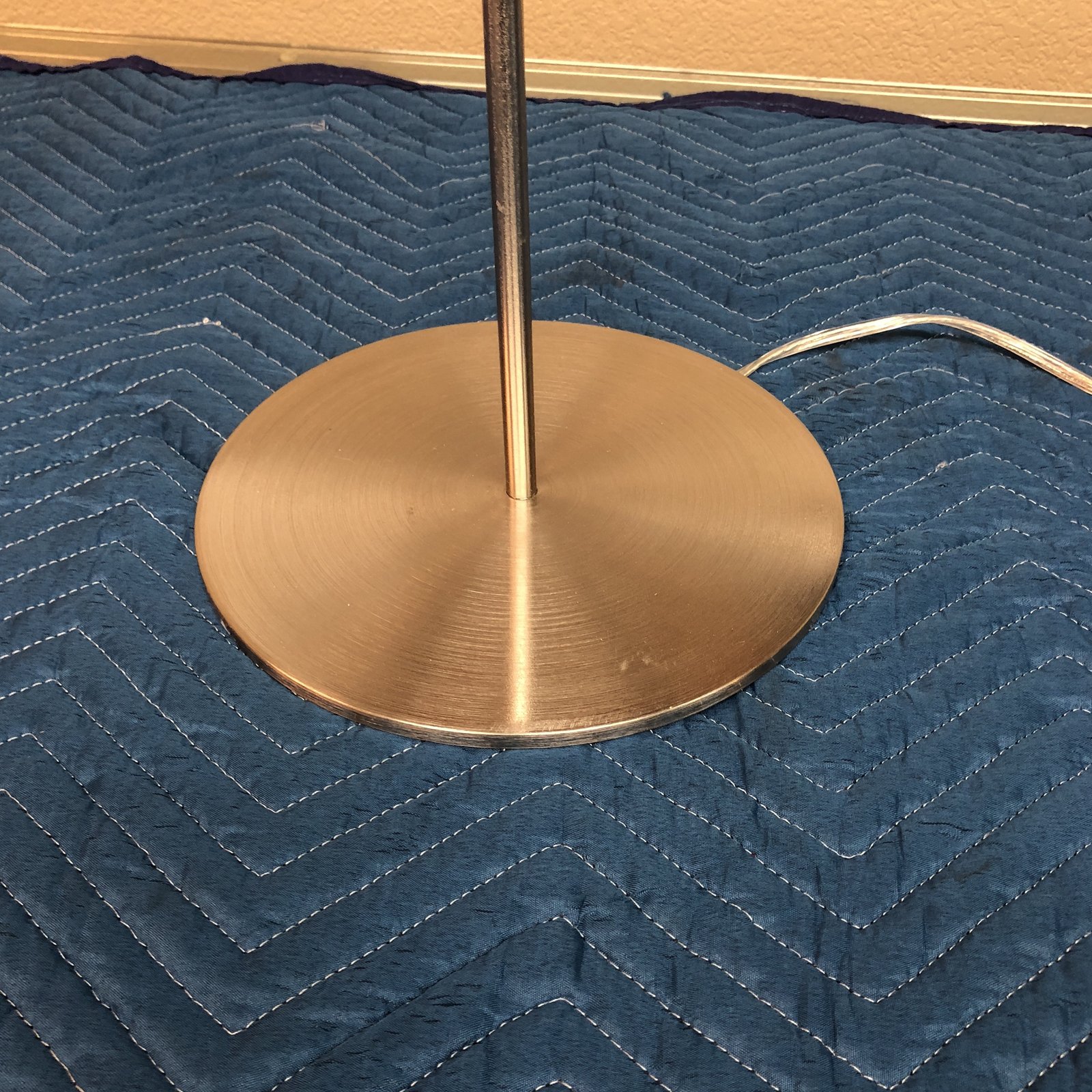 华体会体育官方在线官网 - 灯饰|落地灯|办公家具|华体会体育官方在线官网家具|纳尔逊雪茄形莲花落地灯